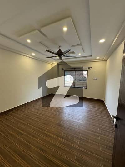 عسکری 5 ۔ سیکٹر جے عسکری 5,ملیر کنٹونمنٹ,کینٹ,کراچی میں 4 کمروں کا 14 مرلہ فلیٹ 5.0 کروڑ میں برائے فروخت۔