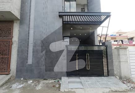 سپر ٹاون لاہور میں 4 کمروں کا 5 مرلہ مکان 3.3 کروڑ میں برائے فروخت۔