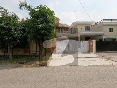 ڈی ایچ اے فیز 3 - بلاک وائے فیز 3,ڈیفنس (ڈی ایچ اے),لاہور میں 6 کمروں کا 1 کنال مکان 3.6 لاکھ میں کرایہ پر دستیاب ہے۔ ڈی ایچ اے فیز 3 - بلاک وائے فیز 3,ڈیفنس (ڈی ایچ اے),لاہور میں 6 کمروں کا 1 کنال مکان 3.6 لاکھ میں کرایہ پر دستیاب ہے۔