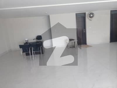 ڈی ایچ اے فیز 8 - کمرشل براڈوے ڈی ایچ اے فیز 8,ڈیفنس (ڈی ایچ اے),لاہور میں 8 مرلہ دکان 2.5 لاکھ میں کرایہ پر دستیاب ہے۔