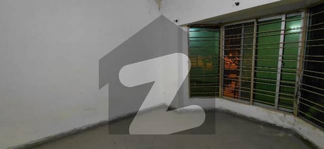 آئی ۔ 9 اسلام آباد میں 3 کمروں کا 6 مرلہ مکان 3.95 کروڑ میں برائے فروخت۔