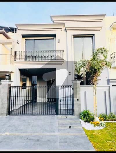 5 MARLA MODERN HOUSE FOR SALE IN DHA 9 TOWN.