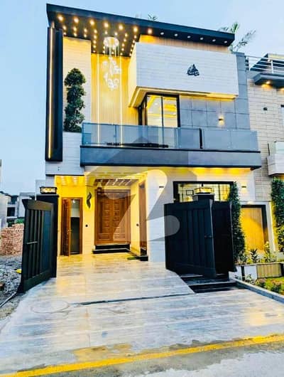 5 MARLA MODERN HOUSE FOR SALE IN DHA 9 TOWN.