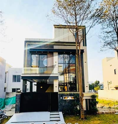 5 MARLA MODERN HOUSE FOR SALE IN DHA 9 TOWN.