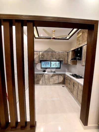 بحریہ ٹاؤن ۔ اوورسیز سی بحریہ ٹاؤن اوورسیز انکلیو,بحریہ ٹاؤن,لاہور میں 5 کمروں کا 10 مرلہ مکان 3.75 کروڑ میں برائے فروخت۔