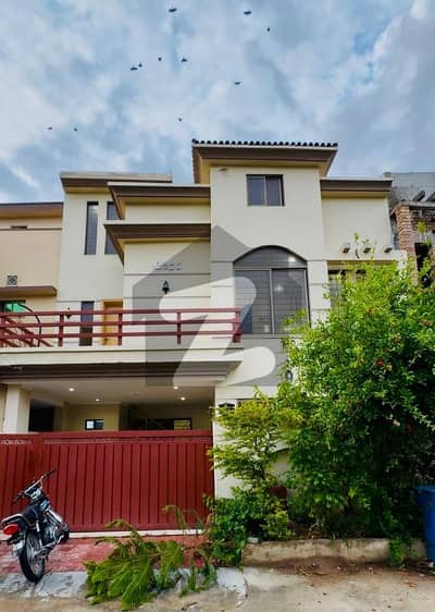 بحریہ ٹاؤن فیز 8 ۔ سفاری ویلی بحریہ ٹاؤن فیز 8,بحریہ ٹاؤن راولپنڈی,راولپنڈی میں 5 کمروں کا 7 مرلہ مکان 80.0 ہزار میں کرایہ پر دستیاب ہے۔