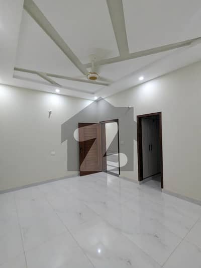 4 MARLA UPPER PORTION FOR RENT IN MILITARY ACCOUNT COLLEGE ROAD LAHORE BIJLI PANI GASS AVAILABLE USE FOR FAMILY BRAND NEW TYPR PORTION
