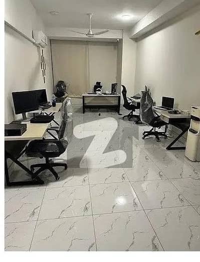 گلبرگ 3 گلبرگ,لاہور میں 1 کمرے کا 2 مرلہ دفتر 90.0 ہزار میں کرایہ پر دستیاب ہے۔