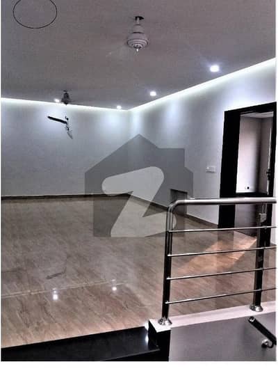 گلبرگ 3 گلبرگ,لاہور میں 3 کمروں کا 8 مرلہ دفتر 2.45 لاکھ میں کرایہ پر دستیاب ہے۔