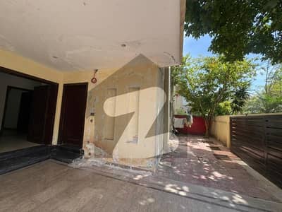 بحریہ انکلیو - سیکٹر اے بحریہ انکلیو,بحریہ ٹاؤن,اسلام آباد میں 6 کمروں کا 12 مرلہ مکان 4.6 کروڑ میں برائے فروخت۔