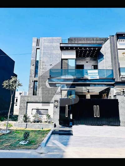 5 MARLA MODERN HOUSE FOR SALE IN DHA 9 TOWN.