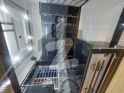 سوان گارڈن اسلام آباد میں 5 کمروں کا 6 مرلہ مکان 3.15 کروڑ میں برائے فروخت۔