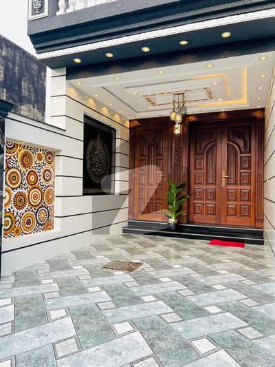 بحریہ ٹاؤن جناح بلاک بحریہ ٹاؤن سیکٹر ای,بحریہ ٹاؤن,لاہور میں 3 کمروں کا 5 مرلہ مکان 2.55 کروڑ میں برائے فروخت۔