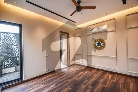 ڈی ایچ اے ڈیفینس لاہور میں 5 کمروں کا 1 کنال مکان 3.5 لاکھ میں کرایہ پر دستیاب ہے۔