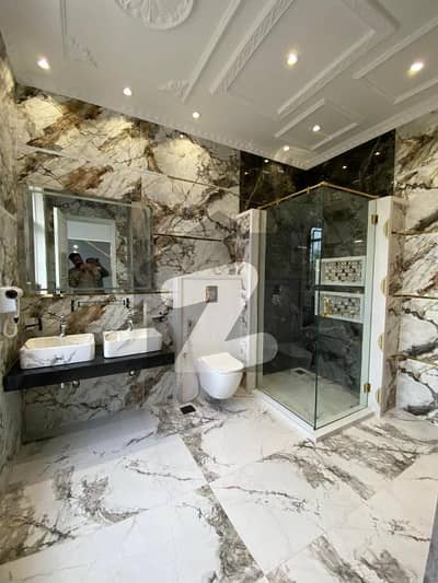 لیک سٹی میڈوز لاہور میں 5 کمروں کا 1 کنال مکان 8.25 کروڑ میں برائے فروخت۔