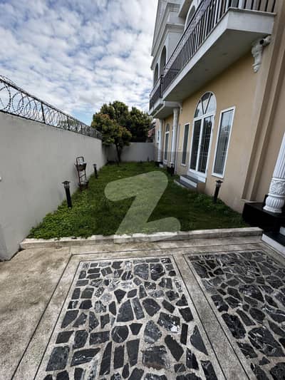 Premium 600 Yard House for Rent in F-8 Islamabad 8 Bedrooms Prime Location