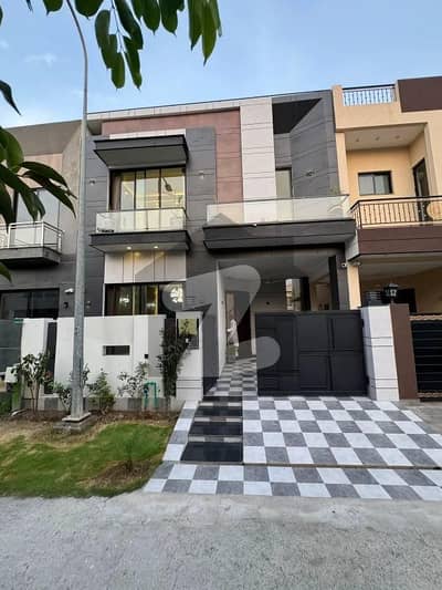 ڈی ایچ اے 9 ٹاؤن ڈیفنس (ڈی ایچ اے),لاہور میں 3 کمروں کا 5 مرلہ مکان 2.7 کروڑ میں برائے فروخت۔ ڈی ایچ اے 9 ٹاؤن ڈیفنس (ڈی ایچ اے),لاہور میں 3 کمروں کا 5 مرلہ مکان 2.7 کروڑ میں برائے فروخت۔