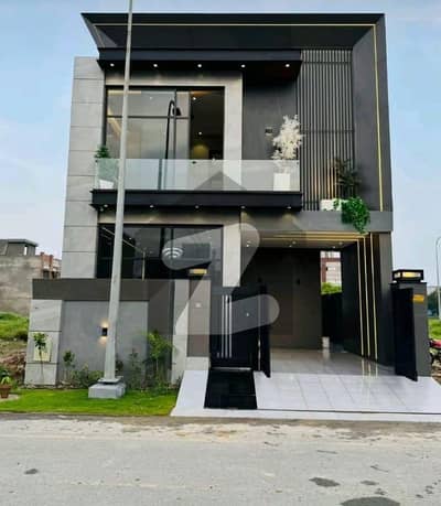 ڈی ایچ اے 9 ٹاؤن ڈیفنس (ڈی ایچ اے),لاہور میں 3 کمروں کا 5 مرلہ مکان 2.5 کروڑ میں برائے فروخت۔