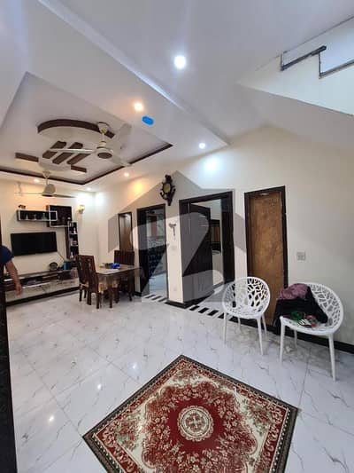 بحریہ ٹاؤن سیکٹر ای بحریہ ٹاؤن,لاہور میں 3 کمروں کا 5 مرلہ مکان 2.1 کروڑ میں برائے فروخت۔