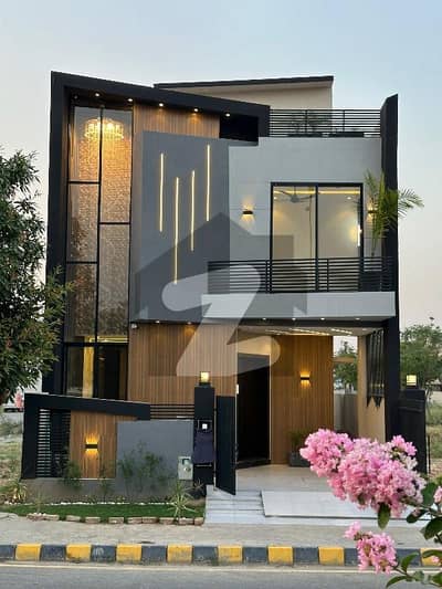 5 MARLA MODERN HOUSE FOR SALE IN DHA 9 TOWN.