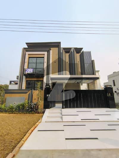 فارمانئیٹس ہاؤسنگ سکیم لاہور میں 7 کمروں کا 10 مرلہ مکان 3.8 کروڑ میں برائے فروخت۔