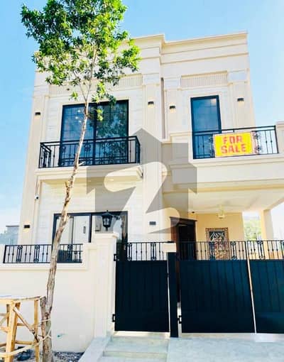 5 MARLA MODERN HOUSE FOR SALE IN DHA 9 TOWN.