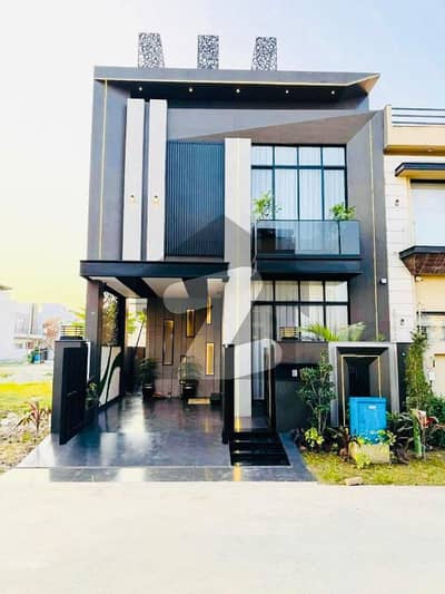 5 MARLA MODERN HOUSE FOR SALE IN DHA 9 TOWN.