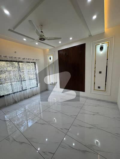 10 MARLA BRAND NEW LUXURY HOUSE FOR SALE