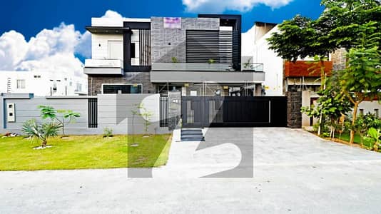 ڈی ایچ اے فیز 2 - بلاک ایس فیز 2,ڈیفنس (ڈی ایچ اے),لاہور میں 5 کمروں کا 1 کنال مکان 7.8 کروڑ میں برائے فروخت۔