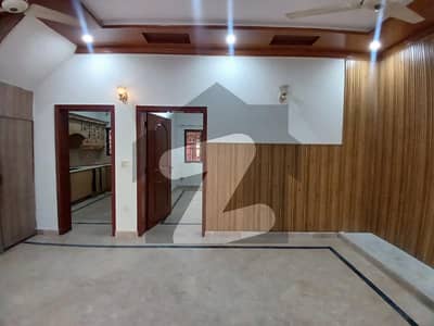 جوہر ٹاؤن فیز 2 - بلاک آر1 جوہر ٹاؤن فیز 2,جوہر ٹاؤن,لاہور میں 4 کمروں کا 5 مرلہ مکان 1.1 لاکھ میں کرایہ پر دستیاب ہے۔