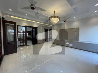 ڈی ایچ اے فیز 7 ڈیفنس (ڈی ایچ اے),لاہور میں 5 کمروں کا 1 کنال مکان 10.0 کروڑ میں برائے فروخت۔