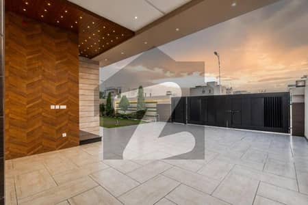 ڈی ایچ اے فیز 7 ڈیفنس (ڈی ایچ اے),لاہور میں 5 کمروں کا 1 کنال مکان 10.0 کروڑ میں برائے فروخت۔