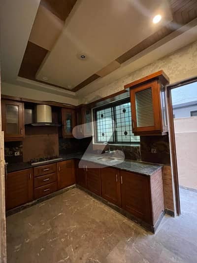 بحریہ ٹاؤن علی بلاک بحریہ ٹاؤن سیکٹر B,بحریہ ٹاؤن,لاہور میں 3 کمروں کا 5 مرلہ مکان 1.9 کروڑ میں برائے فروخت۔