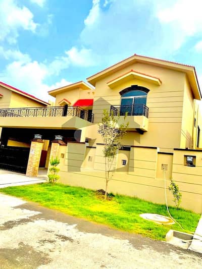 Good Condition House Next To Corner Top Location 5 Master Bedrooms For Sale