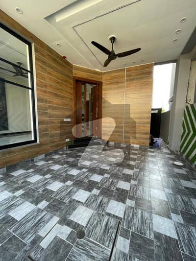 ڈی ایچ اے 9 ٹاؤن ۔ بلاک اے ڈی ایچ اے 9 ٹاؤن,ڈیفنس (ڈی ایچ اے),لاہور میں 3 کمروں کا 5 مرلہ مکان 1.0 لاکھ میں کرایہ پر دستیاب ہے۔