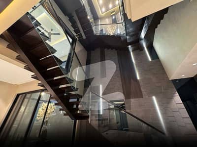 ڈی ایچ اے فیز 8 ڈیفنس (ڈی ایچ اے),لاہور میں 5 کمروں کا 1 کنال مکان 10.0 کروڑ میں برائے فروخت۔