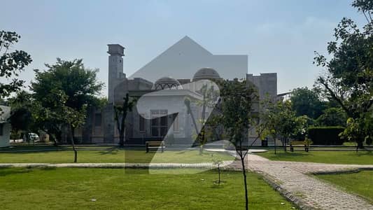 ڈی ایچ اے فیز 7 - بلاک پی فیز 7,ڈیفنس (ڈی ایچ اے),لاہور میں 1 کنال رہائشی پلاٹ 2.65 کروڑ میں برائے فروخت۔