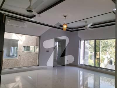 ڈی ایچ اے فیز 5 ڈیفنس (ڈی ایچ اے),لاہور میں 2 کمروں کا 1 کنال بالائی پورشن 1.8 لاکھ میں کرایہ پر دستیاب ہے۔