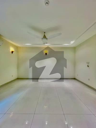 Luxury Beautiful 1 Kanal House For Sale in DHA Phase 6