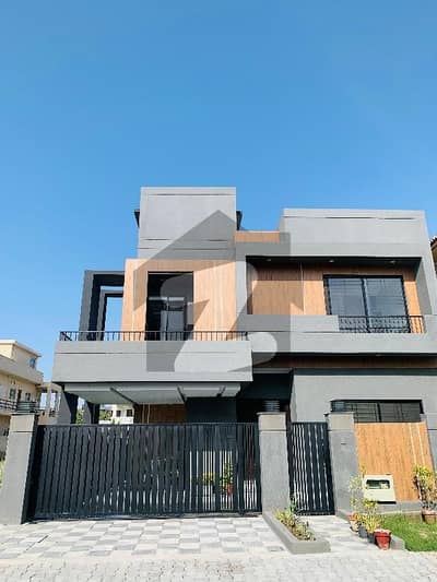 بحریہ ٹاؤن فیز 8 بحریہ ٹاؤن راولپنڈی,راولپنڈی میں 5 کمروں کا 10 مرلہ مکان 1.5 لاکھ میں کرایہ پر دستیاب ہے۔