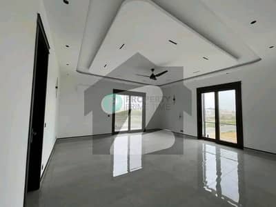 ڈی ایچ اے فیز 5 ڈی ایچ اے ڈیفینس,کراچی میں 3 کمروں کا 1 کنال بالائی پورشن 2.2 لاکھ میں کرایہ پر دستیاب ہے۔