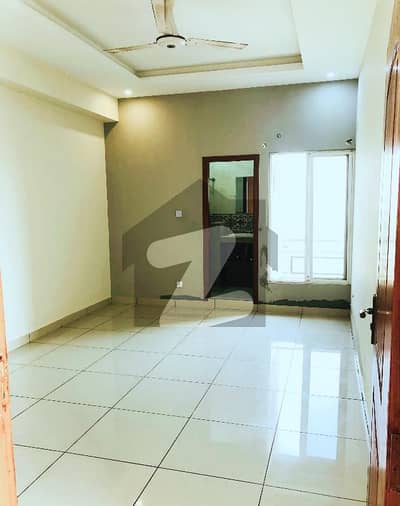 لکسس مال اینڈ ریزیڈینسی گلبرگ گرینز ۔ بلاک بی,گلبرگ گرینز,گلبرگ,اسلام آباد میں 1 کمرے کا 3 مرلہ فلیٹ 1.3 کروڑ میں برائے فروخت۔