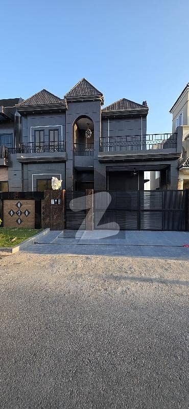 سٹی ہاؤسنگ سوسائٹی - بلاک بی سٹی ہاؤسنگ سوسائٹی,سیالکوٹ میں 5 کمروں کا 10 مرلہ مکان 4.8 کروڑ میں برائے فروخت۔