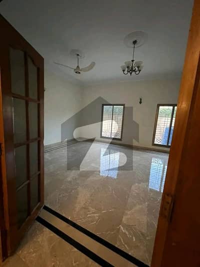 ڈی ایچ اے فیز 7 ڈی ایچ اے ڈیفینس,کراچی میں 3 کمروں کا 1 کنال بالائی پورشن 2.2 لاکھ میں کرایہ پر دستیاب ہے۔