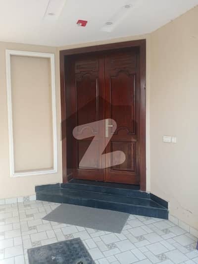 ڈی ایچ اے فیز 7 - بلاک ٹی فیز 7,ڈیفنس (ڈی ایچ اے),لاہور میں 3 کمروں کا 5 مرلہ مکان 1.7 لاکھ میں کرایہ پر دستیاب ہے۔