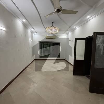 جوہر ٹاؤن فیز 2 جوہر ٹاؤن,لاہور میں 5 کمروں کا 12 مرلہ مکان 4.75 کروڑ میں برائے فروخت۔