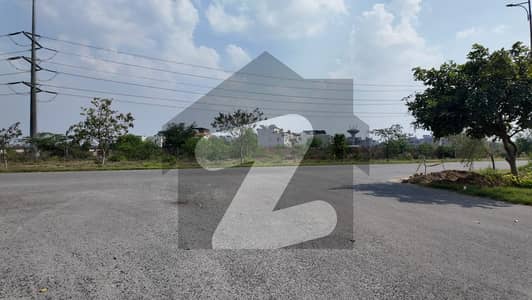 ڈی ایچ اے فیز 7 - بلاک وائے فیز 7,ڈیفنس (ڈی ایچ اے),لاہور میں 1 کنال رہائشی پلاٹ 2.25 کروڑ میں برائے فروخت۔