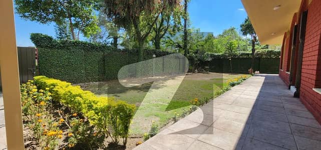 ایف ۔ 7 اسلام آباد میں 4 کمروں کا 1 کنال مکان 5.5 لاکھ میں کرایہ پر دستیاب ہے۔