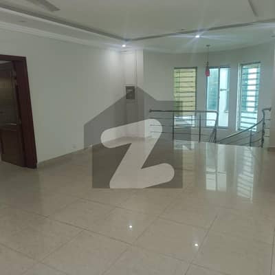 بحریہ ٹاؤن فیز 4 بحریہ ٹاؤن راولپنڈی,راولپنڈی میں 5 کمروں کا 10 مرلہ مکان 1.2 لاکھ میں کرایہ پر دستیاب ہے۔