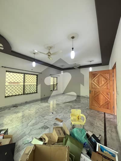 ڈی ایچ اے ڈیفینس فیز 2 ڈی ایچ اے ڈیفینس,اسلام آباد میں 3 کمروں کا 1 کنال زیریں پورشن 1.35 لاکھ میں کرایہ پر دستیاب ہے۔